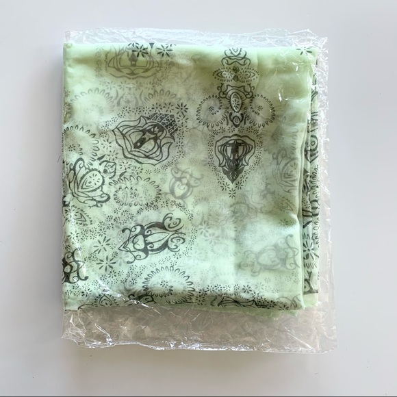 🌸New🌸 Women’s Lightweight Scarves 4 Colors Available 31”W x 59”L - Picture 9 of 13